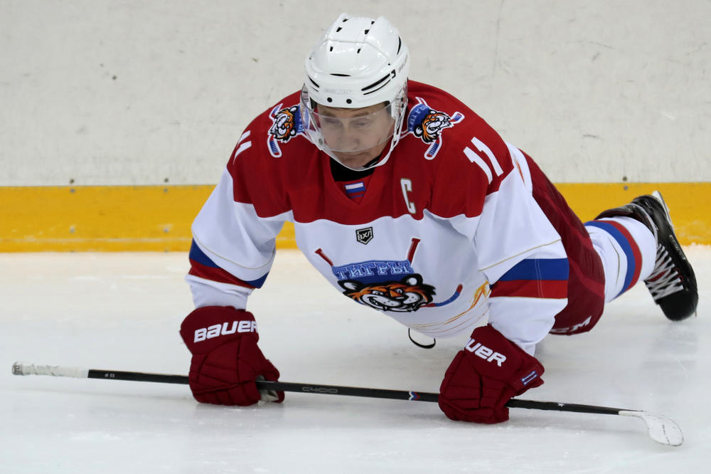 PUTINU POVREDA NE MOŽE NIŠTA: Ruski predsednik zaigrao hokej, pa otišao na skijanje (VIDEO)