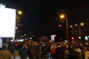 AFERA KOVERTA NATERALA PODGORIČANE NA ULICU: Hiljade traže ostavke Đukanovića, Markovića, Katnića... (VIDEO)