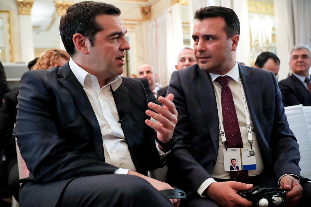 CIPRAS I ZAEV NAGRAĐENI ZA PRESPANSKI SPORAZUM: Premijerima Grčke i Severne Makedonije uručeno priznanje  Evald Fon Klajst
