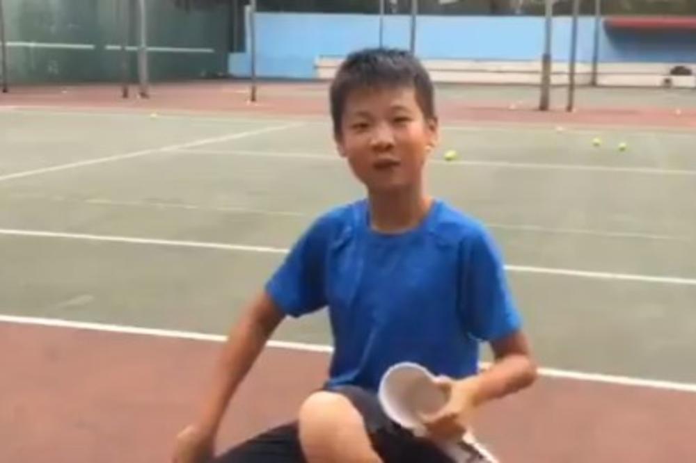MALI DELIJA SA DALEKOG ISTOKA: Pogledajte mališana iz Kine kako peva navijačku pesmu Crvene zvezde (VIDEO)