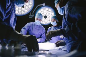 ŠOK U BEOGRADSKOM URGENTNOM: Pacijentu iz stomaka izvađeno čak DEVET KAŠIKA I ČETKICA ZA ZUBE, lekari ne mogu da veruju