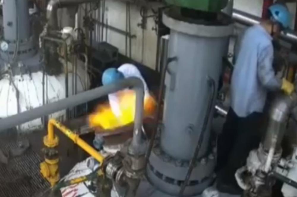 STRAVIČNA NESREĆA U KINI: Radnika UŽARENA peć lansirala u vazduh! (UZNEMIRUJUĆI VIDEO)