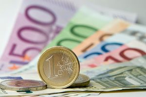 BLAG RAST DINARA: Evro danas 117, 71 dinar