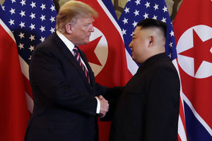 NOVE POŠTANSKE MARKICE NA KOJIMA SU KIM I TRAMP: Ovako je Severna Koreja obeležila godišnjicu prvog samita dvojice lidera! (VIDEO)