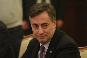 MEKALISTER: Priština da ukine takse Srbiji, dijalog treba nastaviti