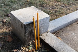 EKSTREMISTIMA NIŠTA NIJE SVETO: Oštećene nadgobne ploče na groblju u Uroševcu