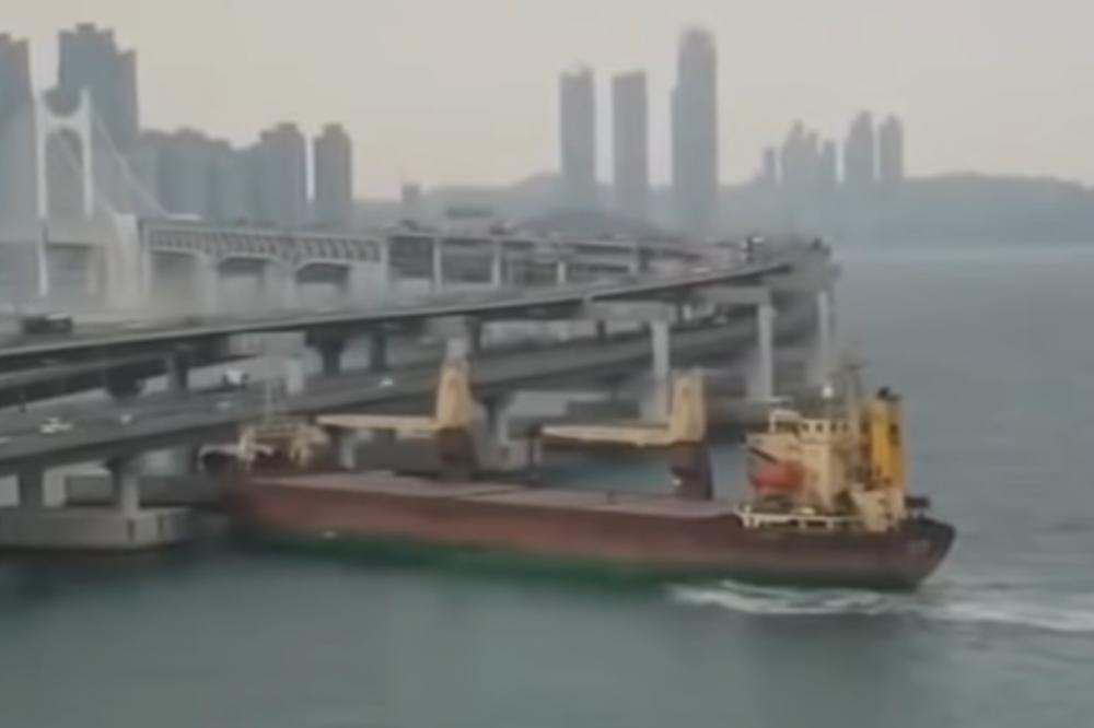 KAD PIJANI RUS VRTI KORMILO: Brod se zakucao u ogroman most u Južnoj Koreji, a pre toga u kruzer! (VIDEO)
