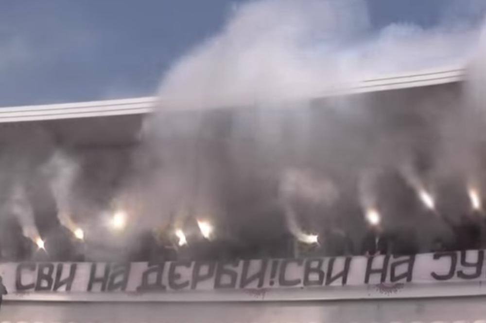 SPEKTAKULARNA BAKLJADA NAJAVILA DERBI: Grobari zapalili stadion i podržali fudbalere Partizana pred Zvezdu (VIDEO)