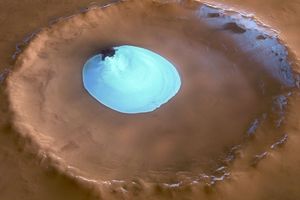 NOVO OTKRIĆE NA MARSU ŠOKIRALO SVET: Naučnici pronašli NEOBORIVE DOKAZE postojanja vode, a evo šta to znači (FOTO)