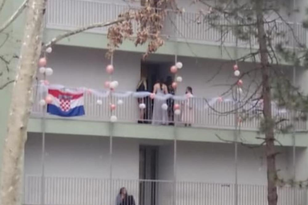 SVADBA U STUDENTSKOM DOMU POSTALA HIT: Sve su iznenadili ukrasi na balkonu, a onda se pojavila mlada (VIDEO)