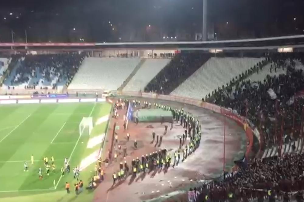 GROMOGLASAN APLAUZ! Fudbaleri Partizana pozdravili sve tri frakcije navijača! (KURIR TV)