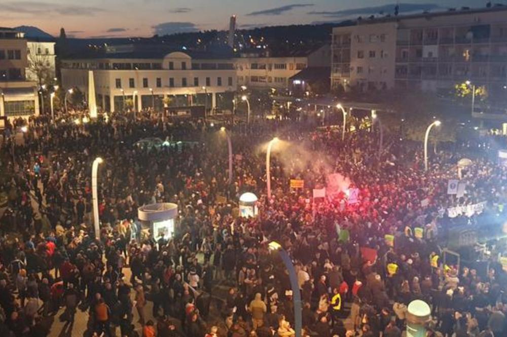 PROTESTI U PODGORICI: Dajte ostavke do 15. marta ili se nećemo razići! (VIDEO)