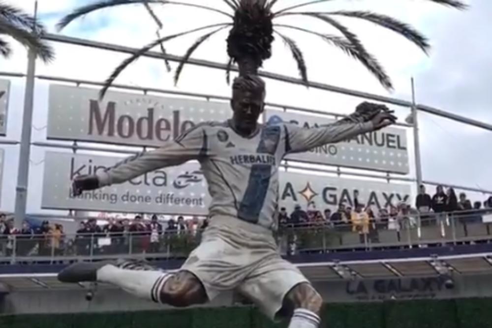 NA KOGA VAM LIČI? Legendarni engelski fudbaler dobio statuu u Los Anđelesu, ali malo ko ga je prepoznao! (VIDEO)