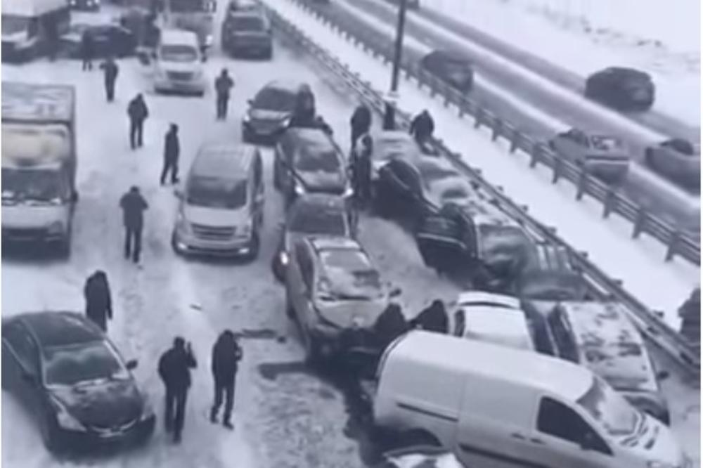 KARAMBOL NA DRUMU: U lančanom sudaru slupalo se na desetine vozila! (VIDEO)