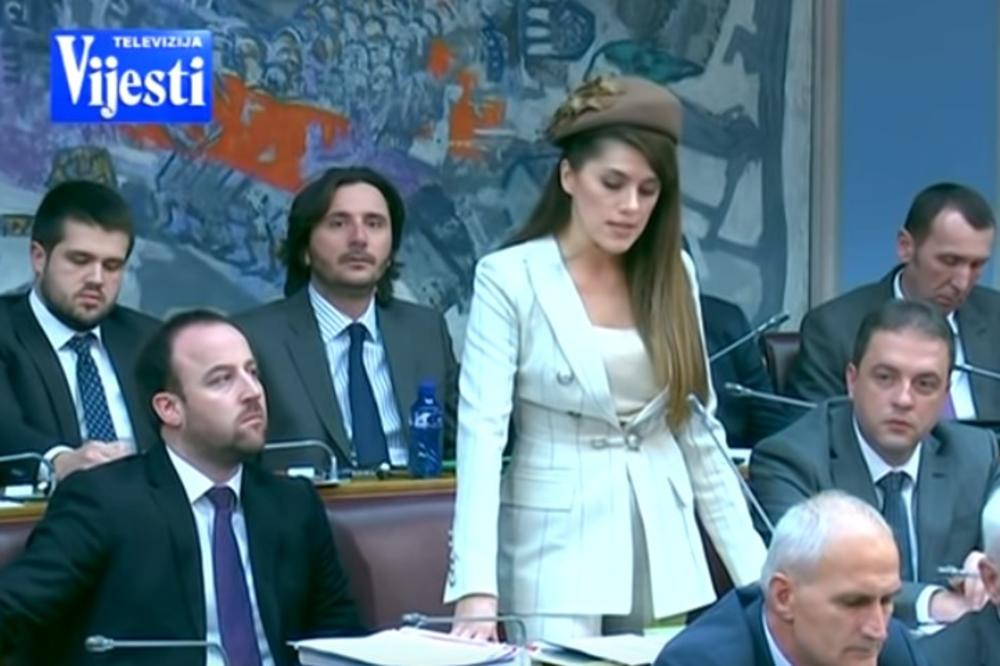 NADREALAN SNIMAK KOJI ĆE VAS NASMEJATI! Milovi poslanici ovako vide svog šefa: On je simbol Crne Gore kao i Sveti Petar! A TO NIJE SVE! (VIDEO)