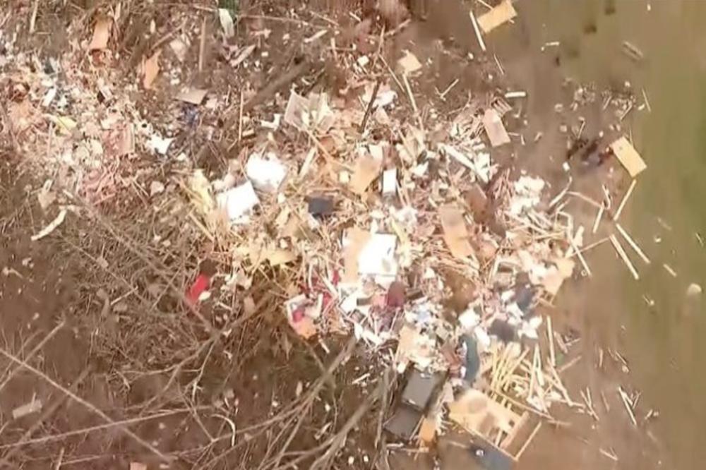SNIMCI IZ VAZDUHA POKAZUJU SAV UŽAS: Posle tornada u Alabami ostala samo PUSTOŠ! Pogledajte razorene kuće i puteve (VIDEO)