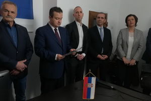 SRPSKI ŠEF DIPLOMATIJE U RUMUNIJI: Dačić otvorio konzulat Srbije u Piteštiju (FOTO)
