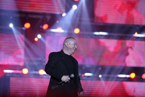 ĐANI ZAPEVAO PRED PUNOM ARENOM: Pevač ređa hitove, a publika u TRANSU! (KURIR TV)