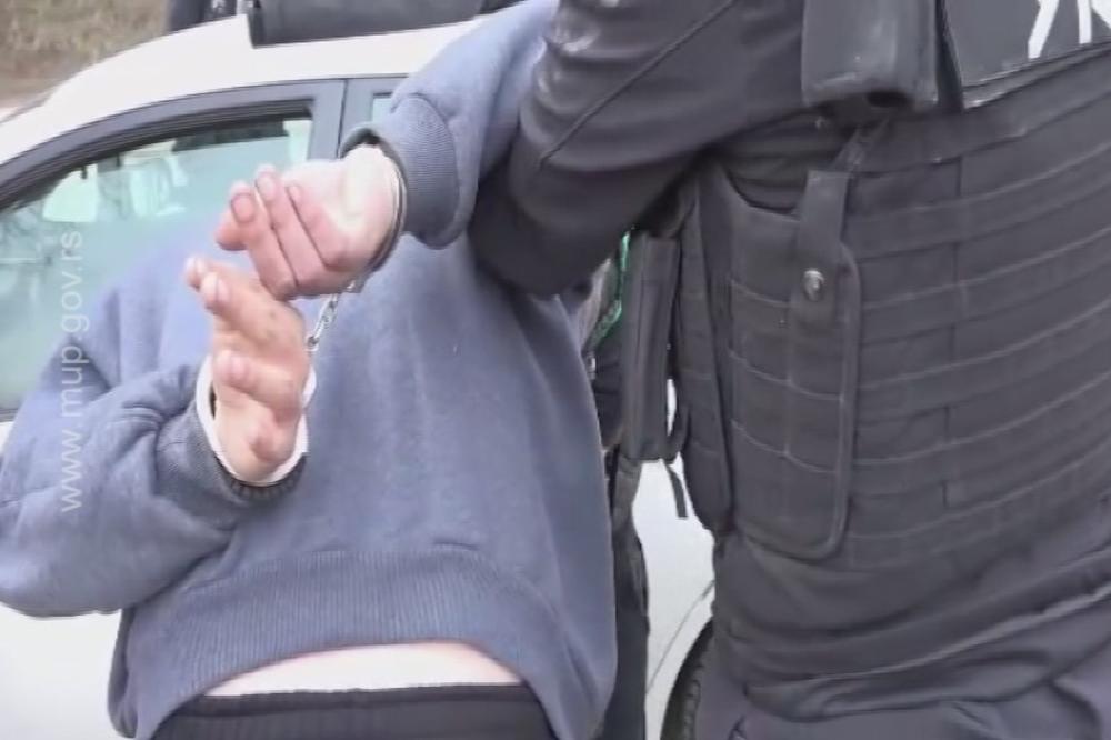 DROGU SKRIVALI U TORBE I DŽAKOVE: Pogledajte akciju hapšenja četvorice dilera kod Zlatibora (VIDEO)