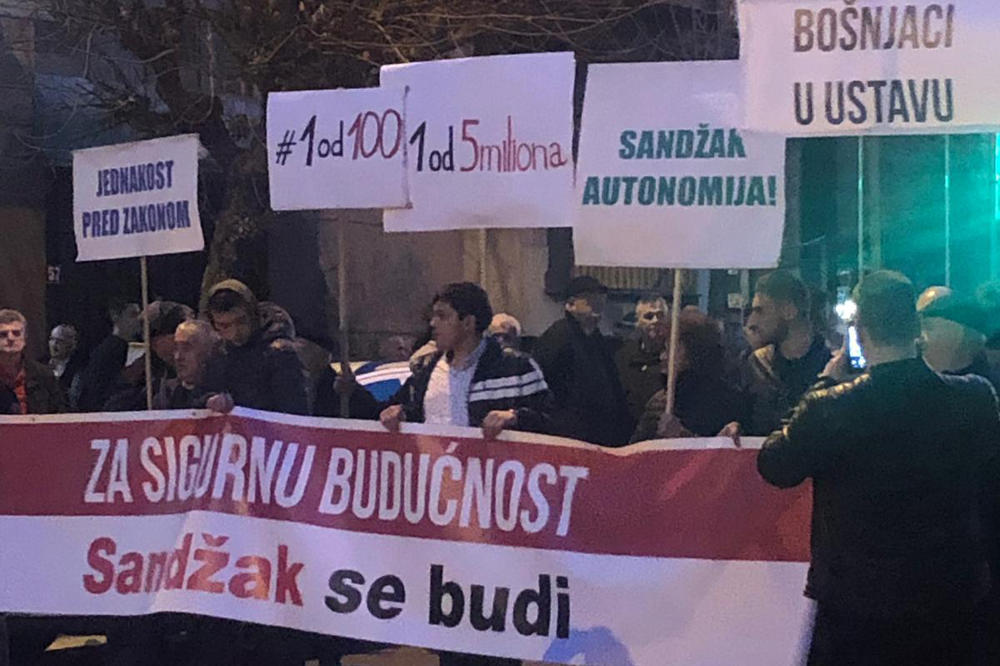 SULJO SA ĐILASOM, BOŠKOM I JEREMIĆEM ZA AUTONOMIJU SANDŽAKA: Ugljanin drugovao sa Albancima, pa se pridružio protestu 1 od 5 miliona!