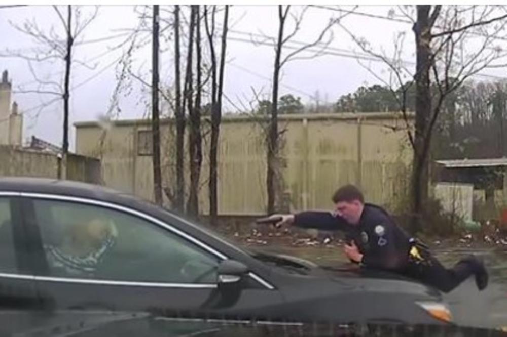 POLICAJAC SASUO 15 METAKA U NENAORUŽANOG ČOVEKA: Pucao u mladića iako je digao ruke uvis! Zbog ubistva izbačen iz službe! (VIDEO)