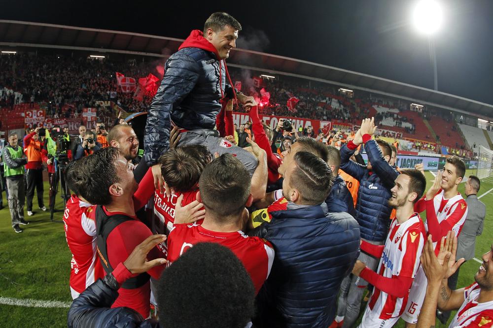 MILOJEVIĆ UŠAO U ISTORIJU, PA SE NAŠAO NA RUKAMA IGRAČA: Evo šta kaže trener Crvene zvezde posle obaranja rekorda