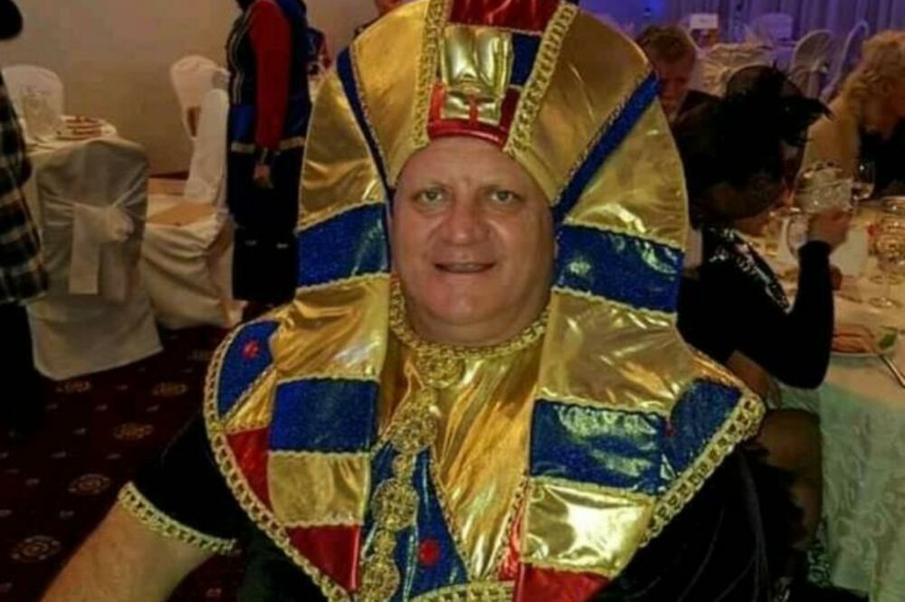 TUTANKAMON CVETANOVIĆ: Gradonačelnik Leskovca se na karnevalu u Strumici maskirao u egipatskog faraona (VIDEO)