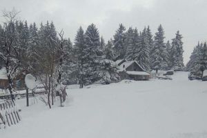 ŽESTOKA MEĆAVA NA PEŠTERU: Palo i do pola metra snega, zavejani putevi, deca nisu mogla da se probiju do škola! (FOTO)