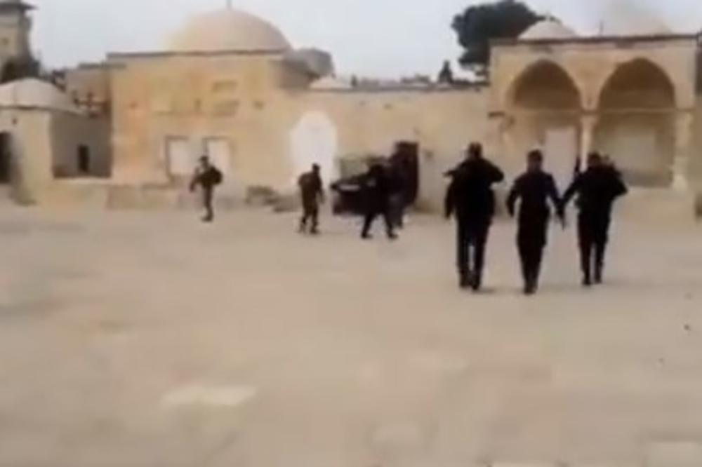 DRAMA U JERUSALIMU! POLICIJA ULETELA U DŽAMIJU: Molotovljev koktel bačen na svetinju na Hramovnoj gori (VIDEO)