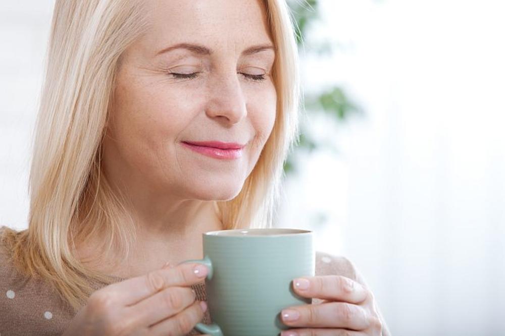 SPREČITE OPASNE BOLESTI U MENOPAUZI: evo koja 3 čaja treba da pije svaka zrela žena