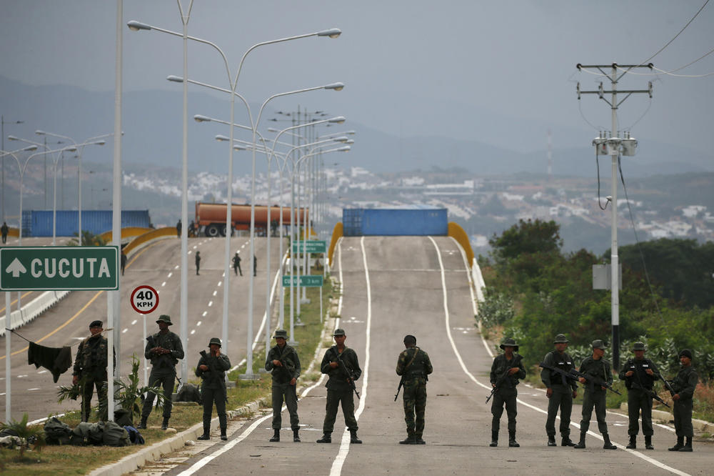 IZDALI MADURA: Oko 1.000 venecuelanskih vojnika i policajaca prebeglo u Kolumbiju