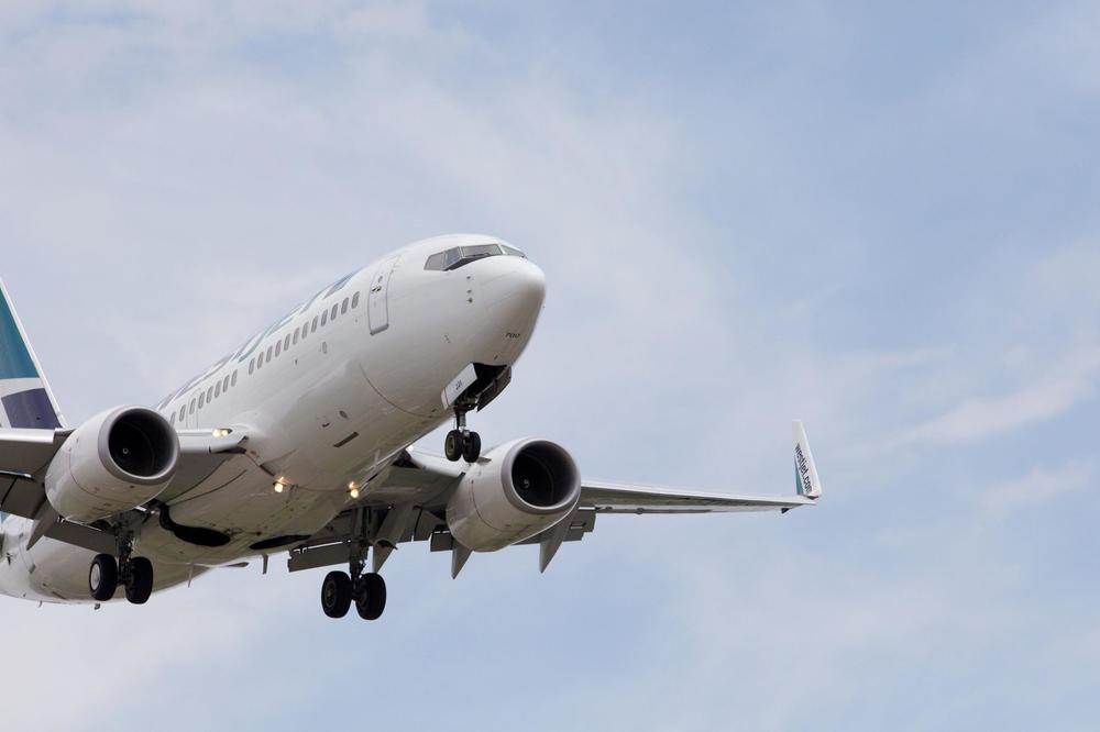 HITNO PRINUDNO SLETANJE BOINGA 737-800: Sprečena tragedija, na avionu sa 157 putnika OTKAZAO motor! Hitno sleteo u Siktivkar na severu Rusije!