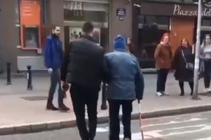 VELIKO SRCE FUDBALERA CRVENE ZVEZDE: Gobeljić nasred ulice izleteo iz automobila da bi pomogao starijem čoveku! Evo šta je uradio (VIDEO)
