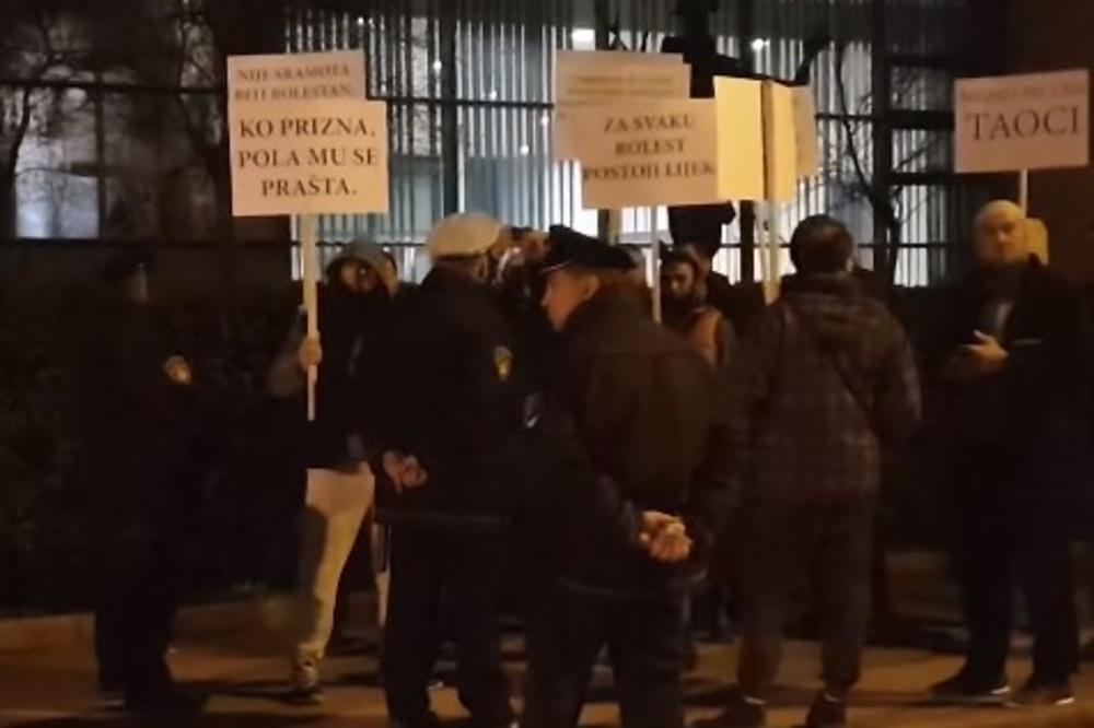 SKANDALOZAN PROTEST RADIKALNIH ISLAMISTA U TUZLI: Bacali jaja i vikali alahu ekber zbog festivala Merlinka (VIDEO)