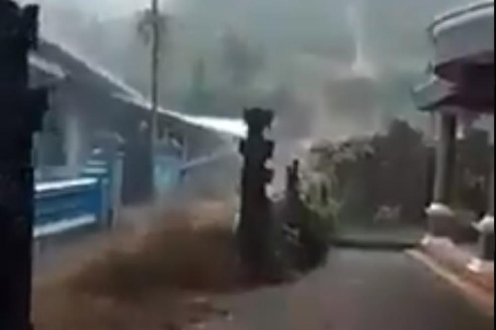 KATASTROFALNE POPLAVE U INDONEZIJI: Najmanje 50 poginulih, sve pogoršao olujni vetar (VIDEO)