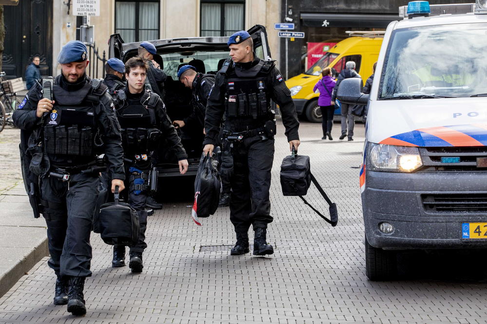 PLANIRALI TERORISTIČKI NAPAD SA PRSLUCIMA SA EKSPLOZIVOM: Uhapšeni džihadisti u Holandiji!