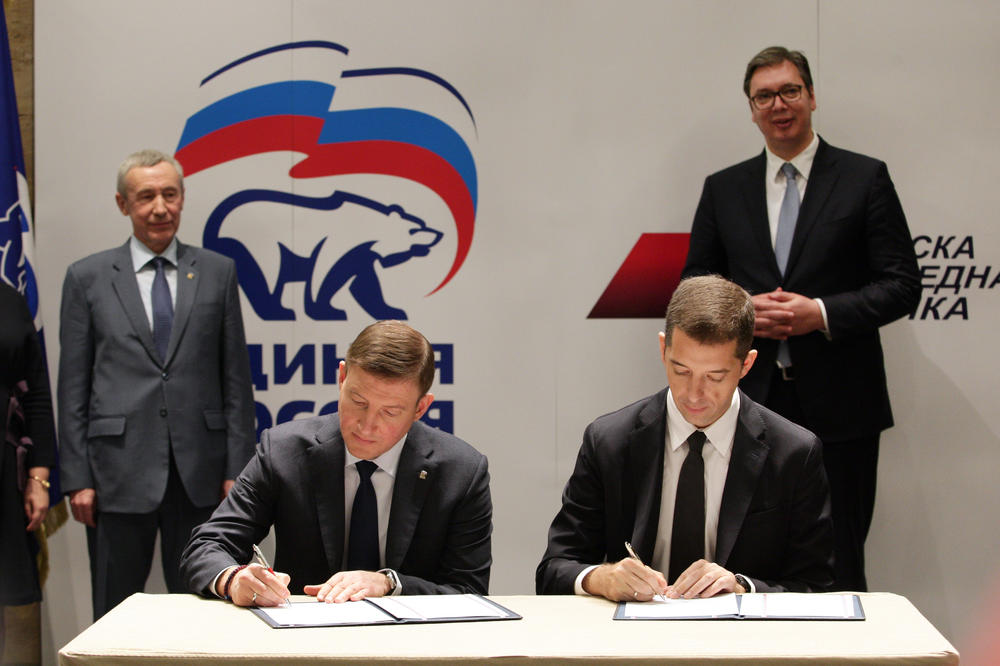 POTPISANA ZAJEDNIČKA IZJAVA: Produbiti strateško partnerstvo Srpske napredne stranke i Jedinstvene Rusije