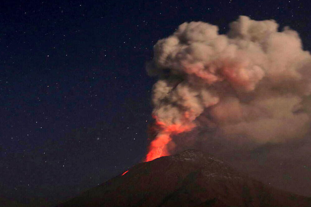 PROBUDIO SE DŽIN ZBOG KOG DRHTI POLA SVETA: Pogledajte snažnu erupciju Popokatepetla! Pepeo i varnice bacao KILOMETRIMA daleko! (FOTO, VIDEO)