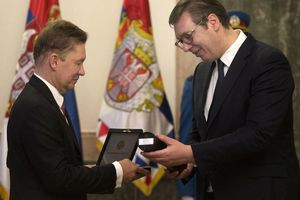 SVEČANOST U PREDSEDNIŠTVU: Vučić uručio odlikovanje šefu Gasproma (FOTO)