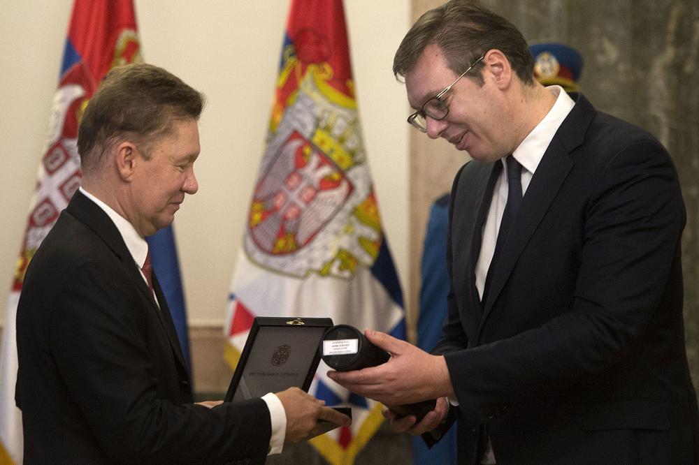 SVEČANOST U PREDSEDNIŠTVU: Vučić uručio odlikovanje šefu Gasproma (FOTO)