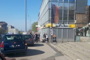 DRAMA U ŽARKOVU: Opljačkana banka, policija traga za razbojnicima (FOTO)