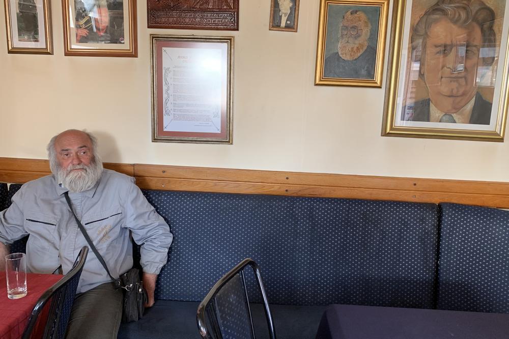 KURIR U KAFANI NA NOVOM BEOGRADU: Ovde je sedeo Radovan Karadžić dok ga je CEO SVET TRAŽIO! Evo šta kažu ljudi koji su svakodnevno pili sa Dabićem (FOTO)