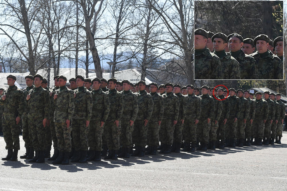 VOJNIK VULIN POLOŽIO ZAKLETVU: Pogledajte ministra u uniformi! Evo kako je to bilo u kasarni u Valjevu! (FOTO)