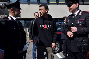 DEČAK (13) SPASAO DRUGOVE OD POMAHNITALOG VOZAČA ŠKOLSKOG AUTOBUSA: Italija je odlučila da mu zahvali na poseban način (FOTO, VIDEO)