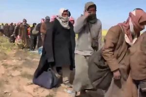 ISLAMSKA DRŽAVA JE MRTVA:  Palo i poslednje uporište džihadista! Ovo je najduža kolona predaje ID! (VIDEO)