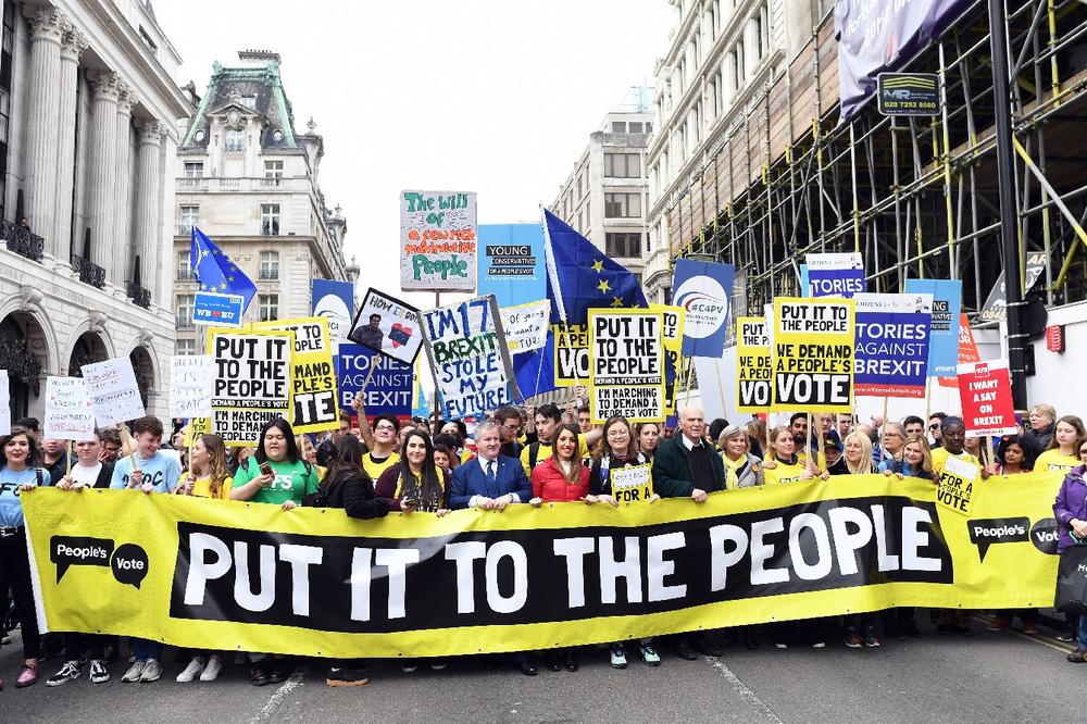 MILION LJUDI IZLAZI NA ULICE: Britanci protestuju zbog Bregzita i traže novi referendum o napuštanju EU!