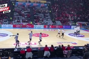RASTE TEMPERATURA U PIONIRU: Evo kako su Delije dočekale košarkaše Partizana i Crvene zvezde pred večiti derbi (KURIR TV)