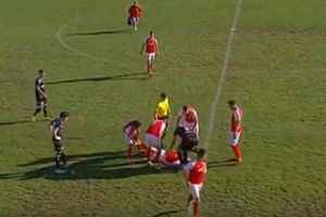UŽAS U HRVATSKOJ: Mladi fudbaler se srušio usred utakmice! Dok je ležao u besvesnom stanju nastala je panika na terenu (UZNEMIRUJUĆI VIDEO)