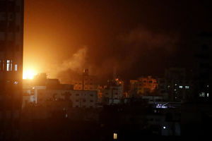OVAKO JE IZGLEDALA ŽESTOKA ODMAZDA IZRAELA: Pogledajte kako su zasuli raketama teroriste, helikopteri i avioni iznad Gaze (FOTO, VIDEO)
