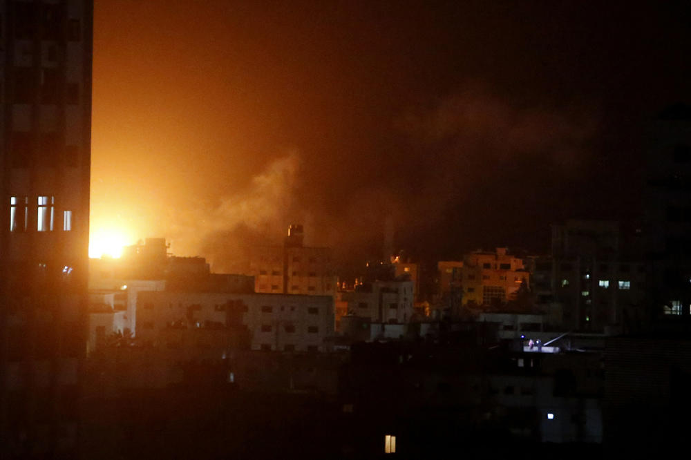 OVAKO JE IZGLEDALA ŽESTOKA ODMAZDA IZRAELA: Pogledajte kako su zasuli raketama teroriste, helikopteri i avioni iznad Gaze (FOTO, VIDEO)